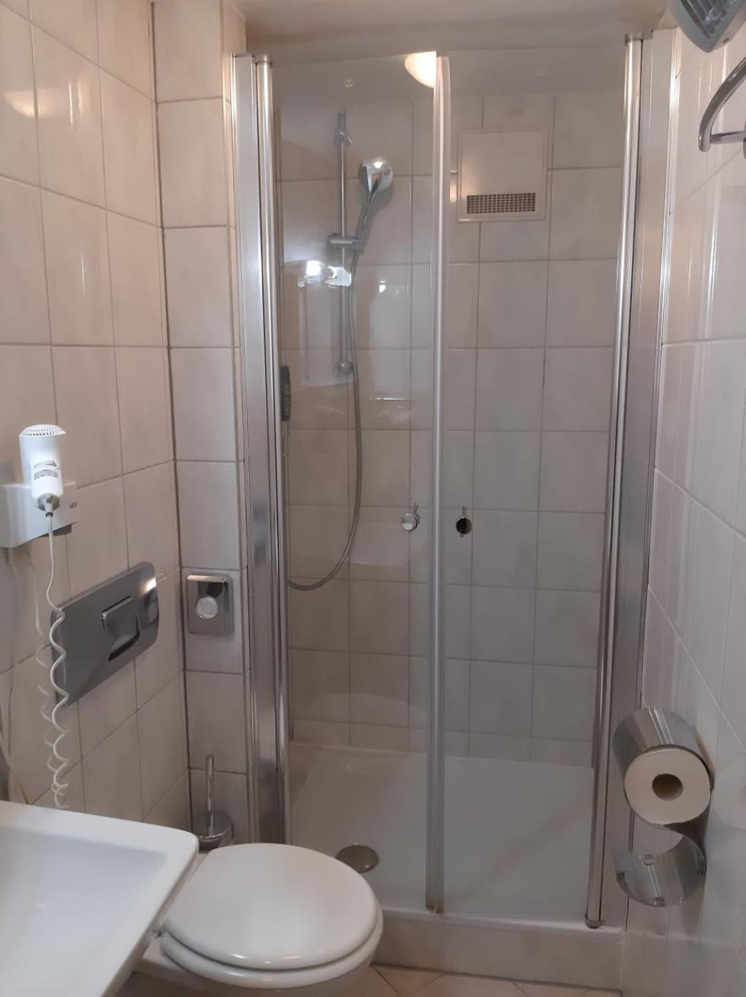 Monteurzimmer - Karlsbad Eksteriør bilde